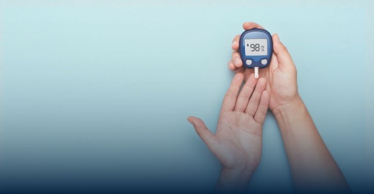 hands holding a blood sugar monitor